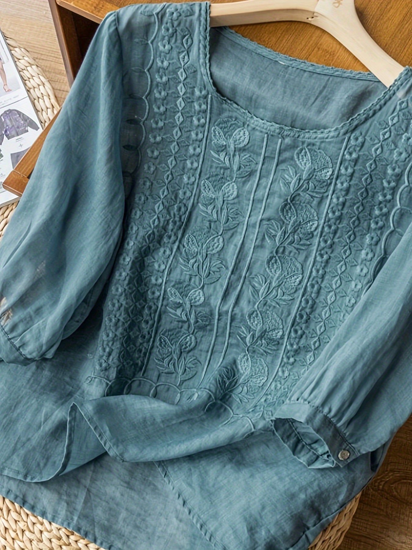 NATALIE – TIJDLOZE ELEGANTIE GEBORDUURDE BLOUSE